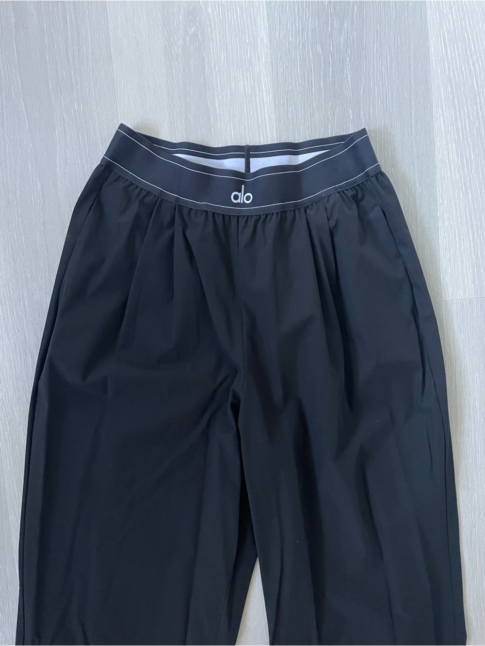 ALO Yoga Black Straight-Leg Wide Pants - Picture 2 of 3